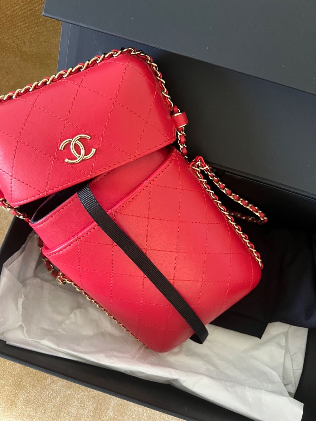 Chanel Borse da donna: Sac Chanel en cuir – Usato da Lutry venduto da roxypoxy 5