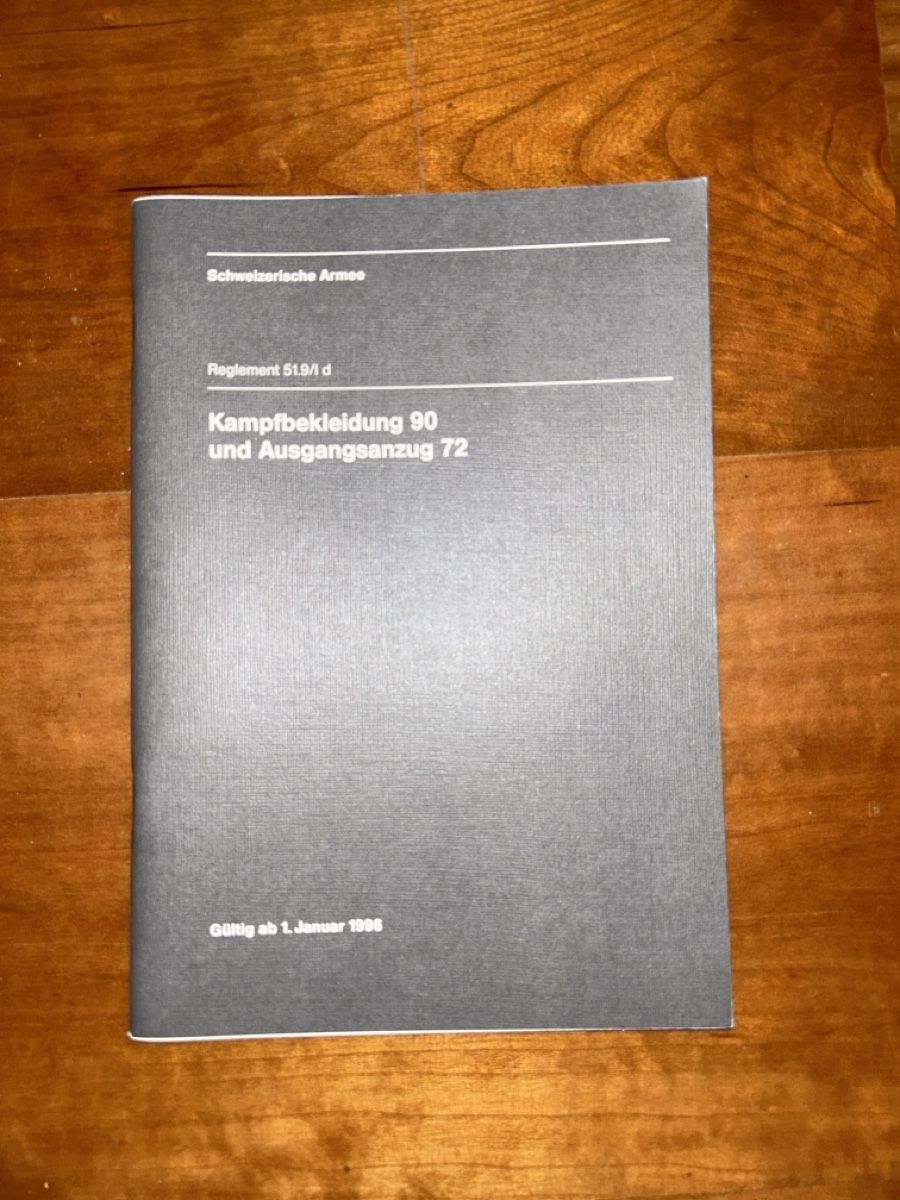 Libri: Reglement Bekleidung – Usato da Bussnang venduto da Otter_4