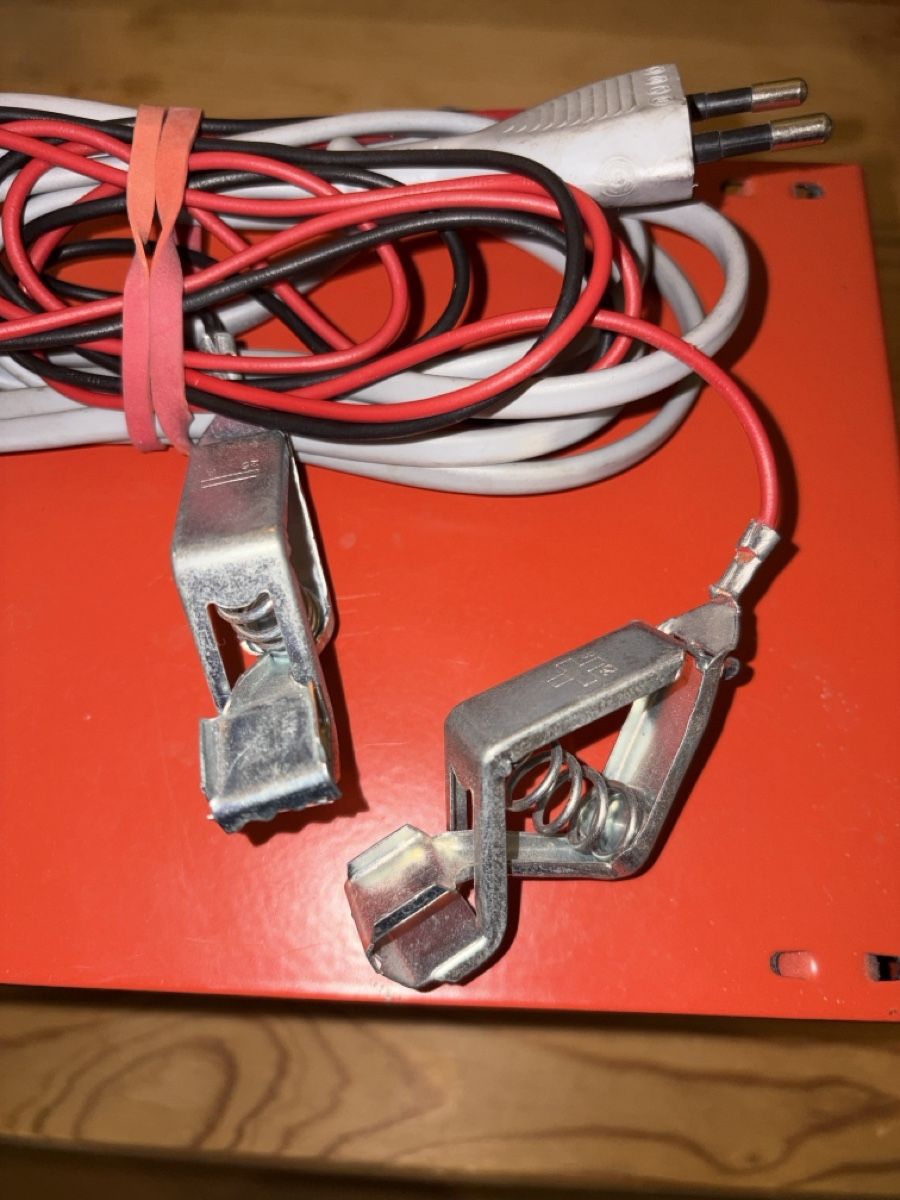 Einhell Accus & piles: Batterieladegerät Einhell Batteriemaster 12 Volt 6,5 A – D'occasion à Biel/Bienne par NitnelavV 1