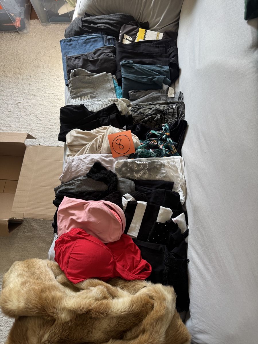 Lots de vêtements: Kleiderpaket 8 Grösse S – D'occasion à Endingen par Mira-Nur