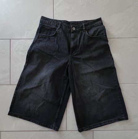 BERSHKA JEANS SHORTS GR.38