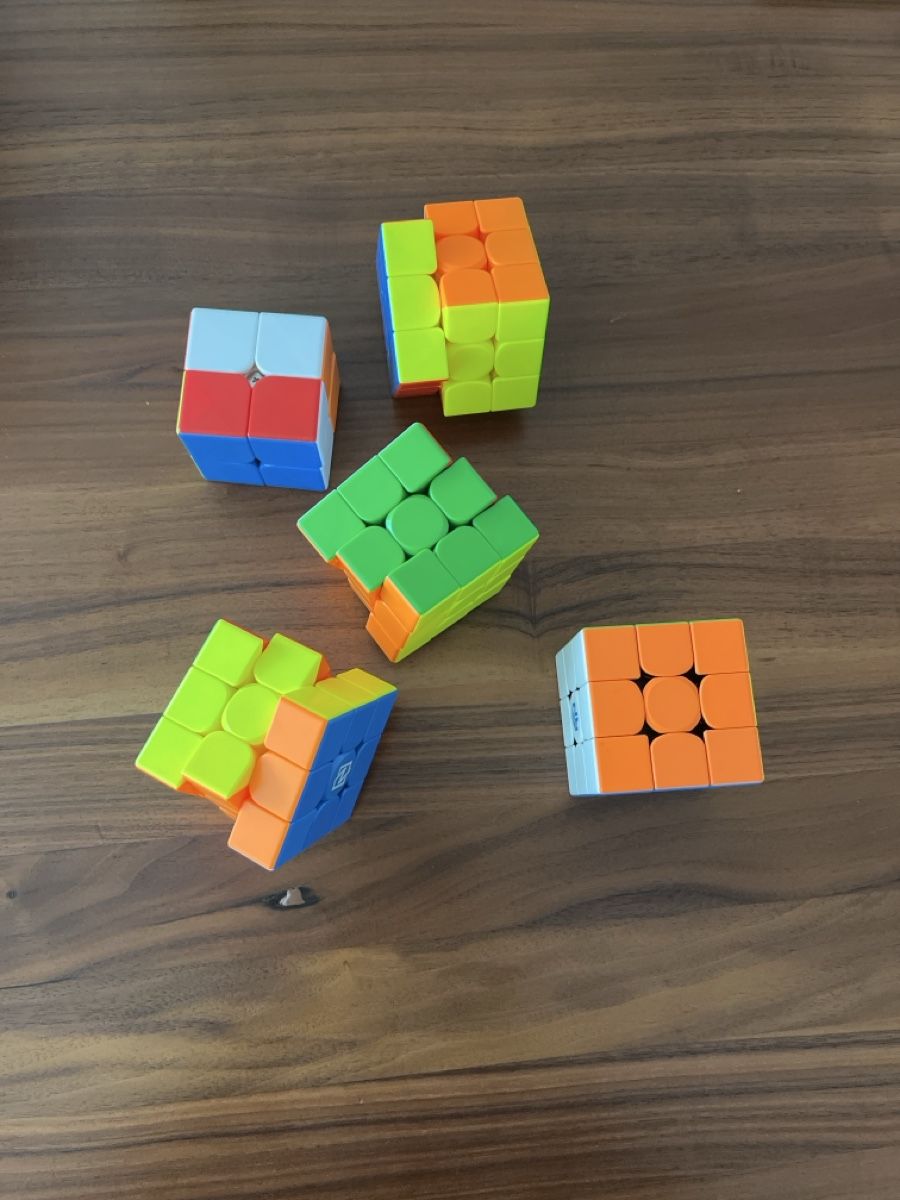 Spielzeuge: 5 Rubiks Cubes – Neu (gemäss Beschreibung) aus Zug von Haegito 1