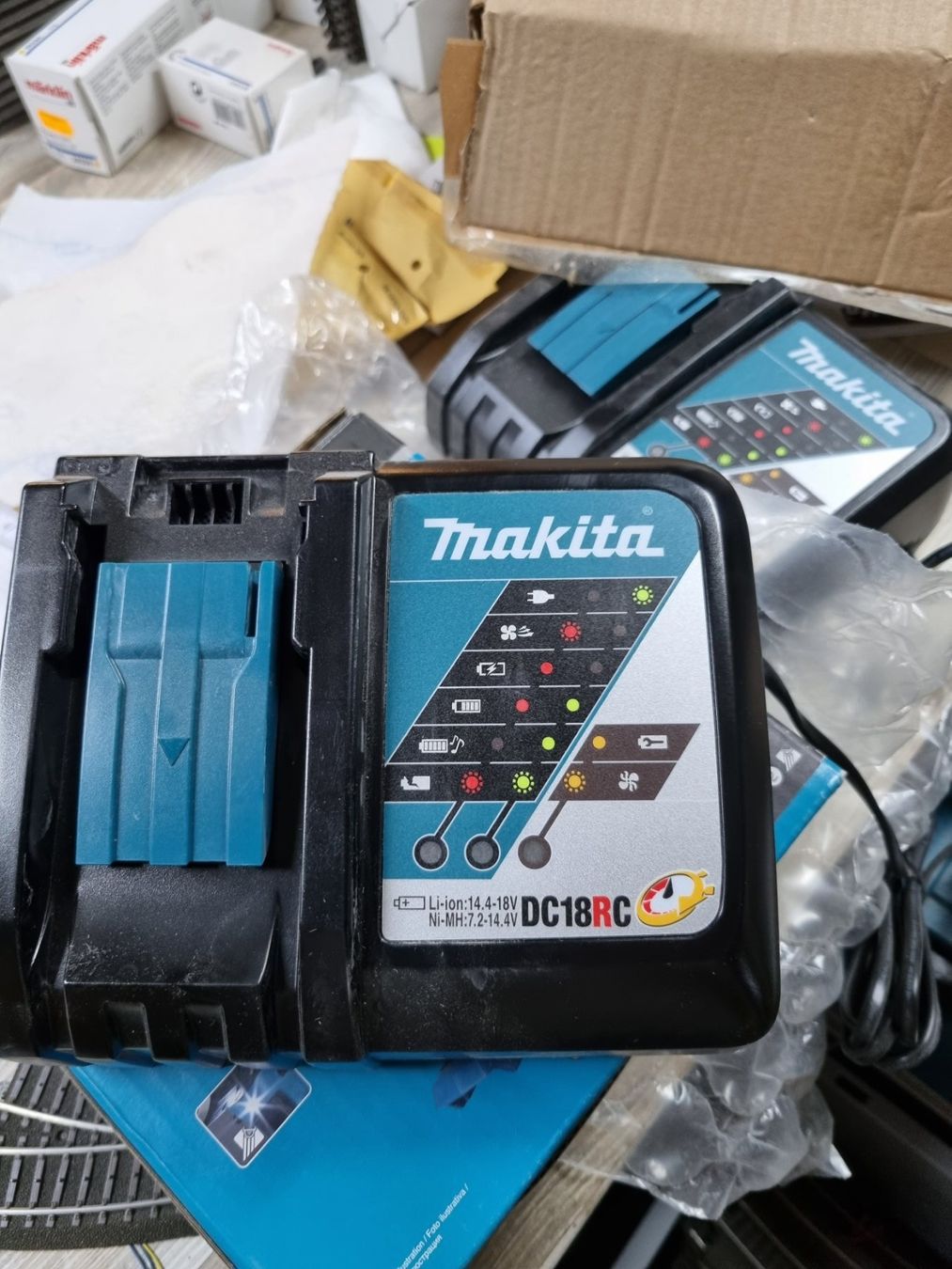Makita Caricabatterie: Makita Ladegerät DC18RC AkkuOriginal – Nuovo (secondo la descrizione) da Mauren TG venduto da Defrancesco 1