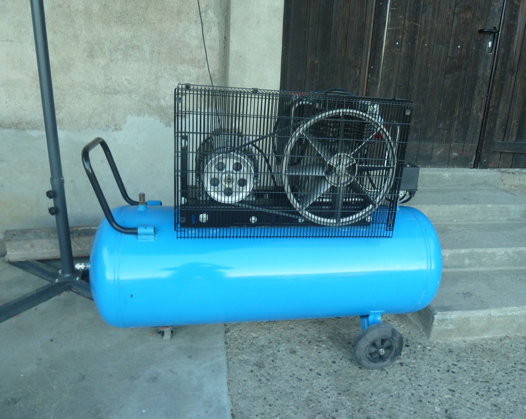 Compressori: Un compresseur de garage de 200 litres – Usato da Russy venduto da Guenefle