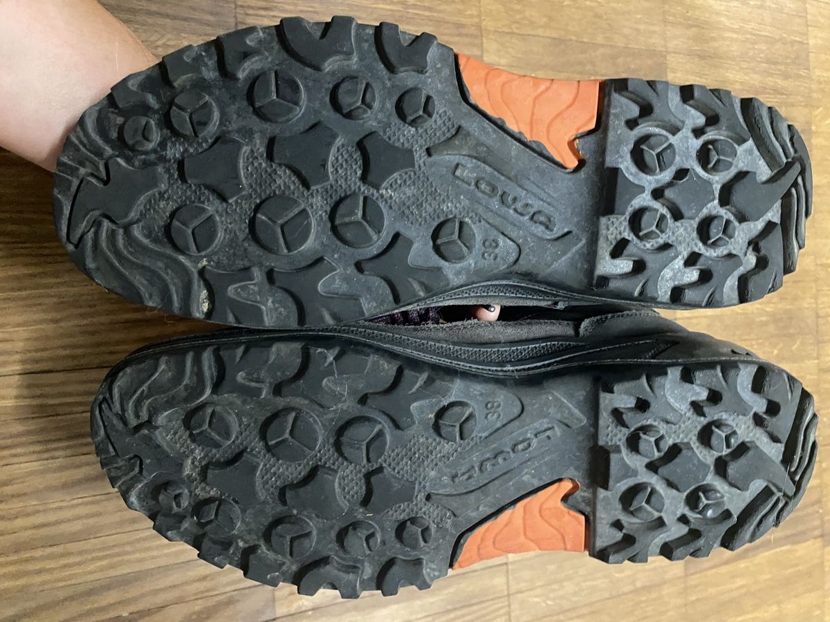 Lowa Scarpe da donna: Wanderschuhe Lowa Damen Grösse 38 gebraucht – Usato da Winterthur venduto da Neribaeri 1
