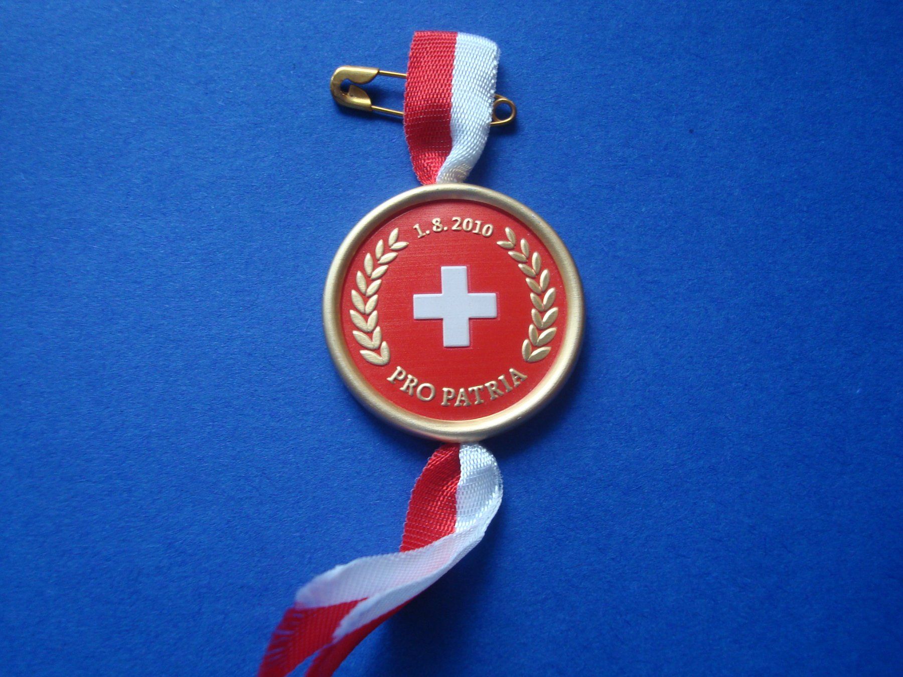Placchette & Badge: Abzeichen 1. August 2010 – Usato da Riehen venduto da Baerewaegli
