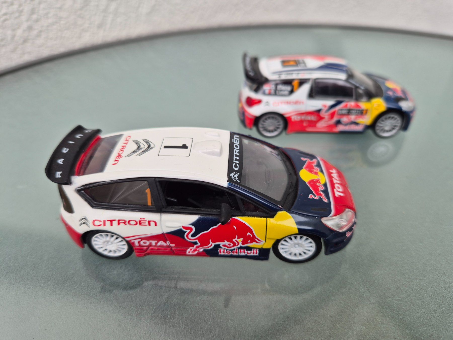Citroën Modellini d'auto: Citroen DS und C4 Red Bull 1:43 – Usato da Oberbuchsiten venduto da laffite54 3