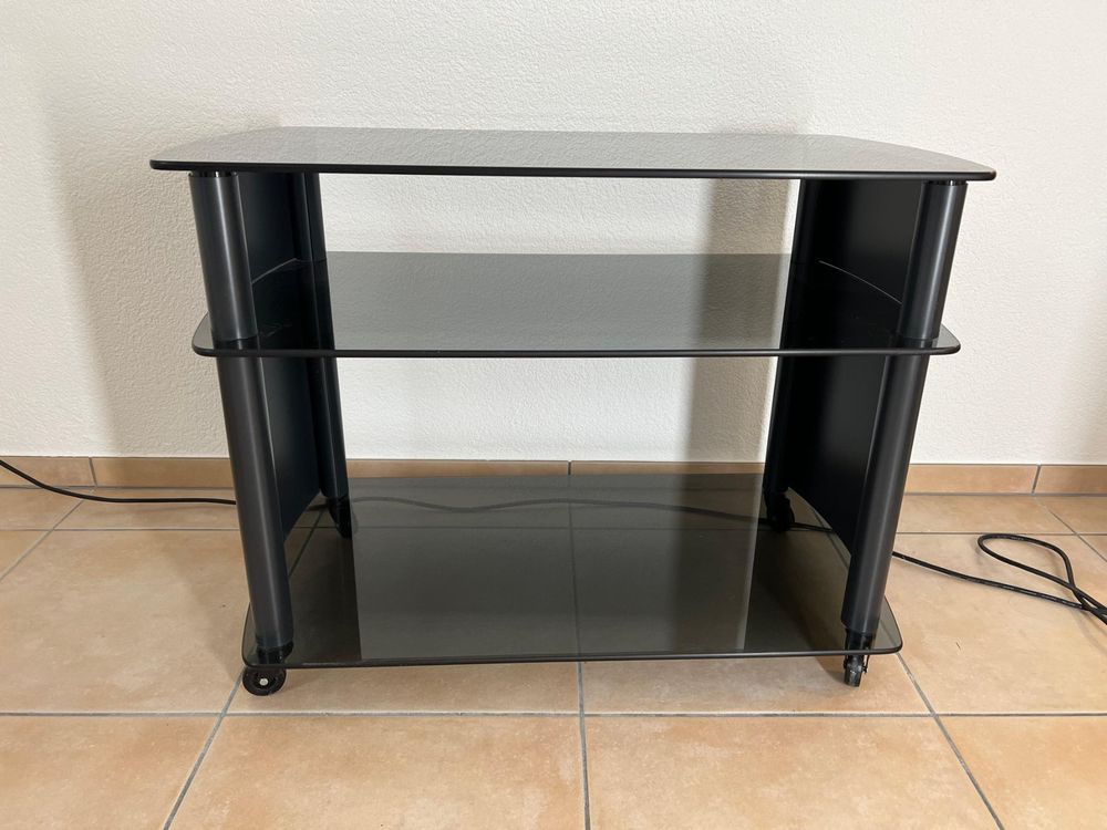 sch-ner-fernsehtisch-tv-m-bel-aus-glas-auf-r-dern-kaufen-auf-ricardo