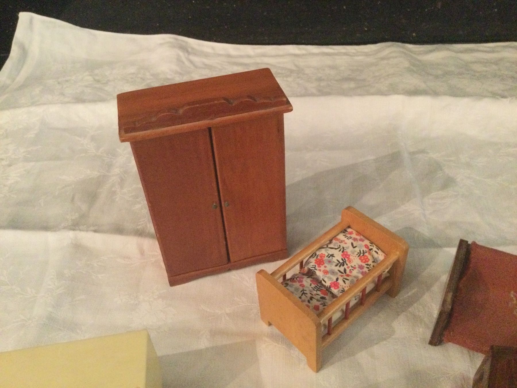 Spielzeuge: Puppenstube Möbel – Gebraucht aus Münchenbuchsee von kruseli 1