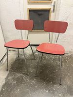 Lot de deux chaises vintage rouge état acceptable