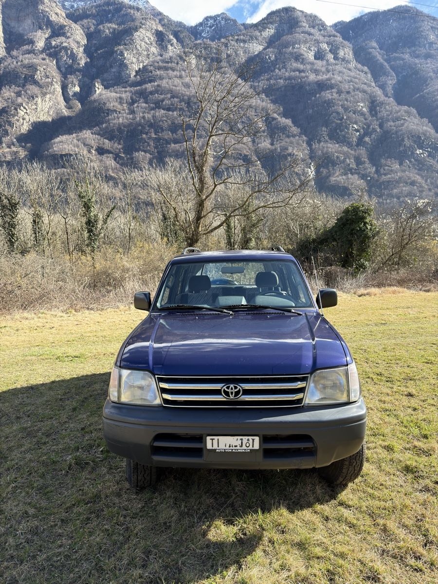 Toyota Automobili: Toyota landcruiser – Usato da Biasca venduto da dam_v27g