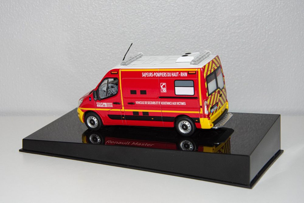 Renault Renault Master Ambulance Samu de Lyon 2014 - 1:43 - Norev
