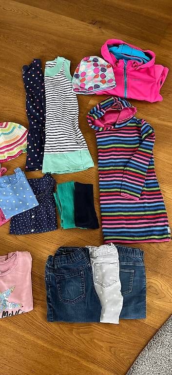Lotti & Set di vestiti: Kleiderpaket Mädchen Grösse 122/128 30 Teile – Usato da Kastanienbaum venduto da pet_57dn 3