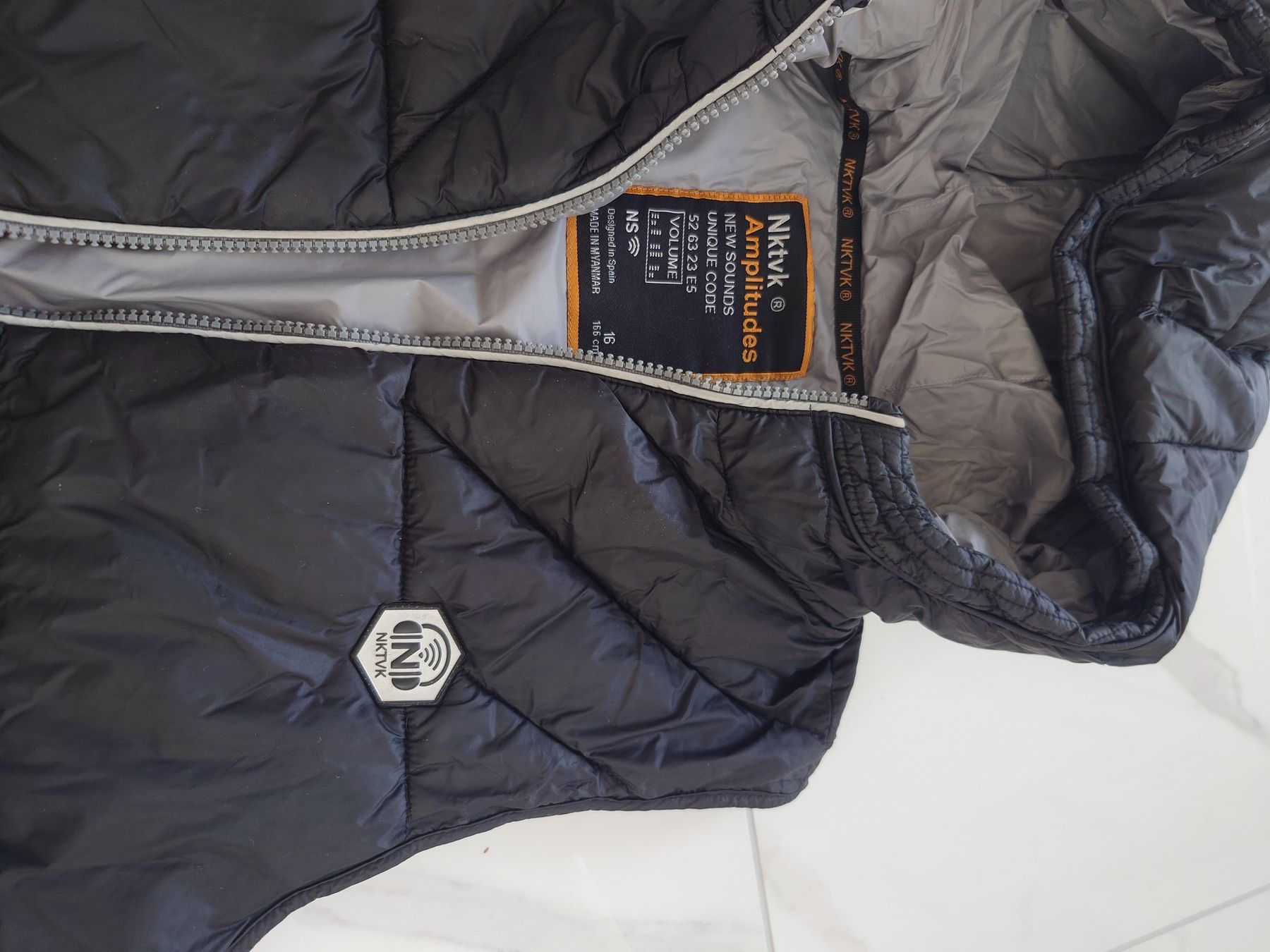 Altro abbigliamento per bambino: Nukutuvake 16 ans – Usato da Le Landeron venduto da Plushka 3