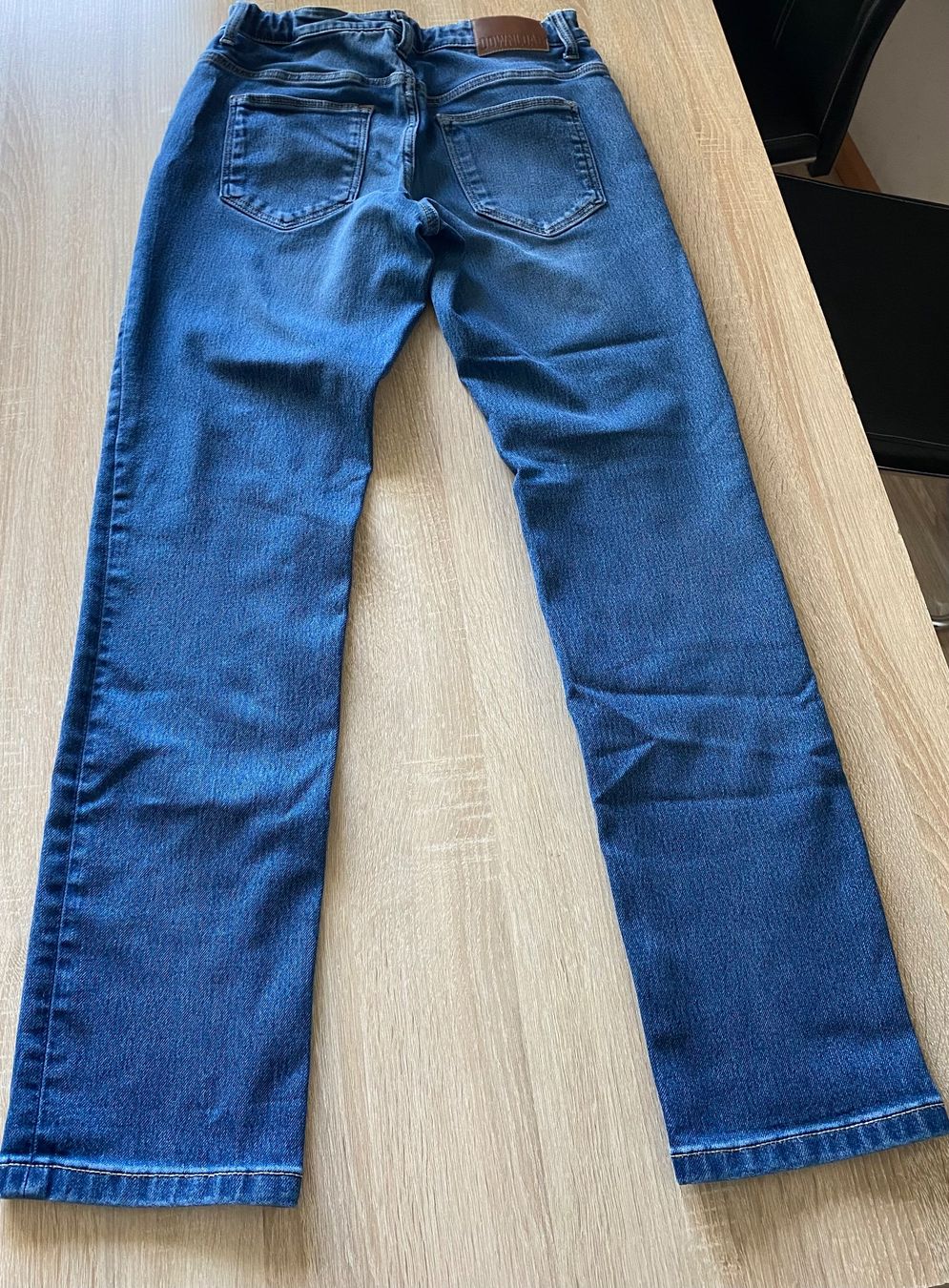 Jeans: STRAIGHT JEANS GRÖSSE 170 – Usato da Basel venduto da gee_c6vd 4