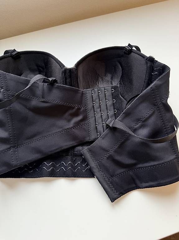 Top: Bustier noir à clous dorés  État neuf – Usato da Biel/Bienne venduto da secondstore 9