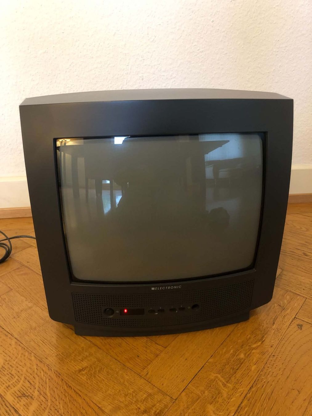 Televisori: Téléviseur Melectronic MTP 1400GR 135. – Usato da Nyon venduto da BrocBox