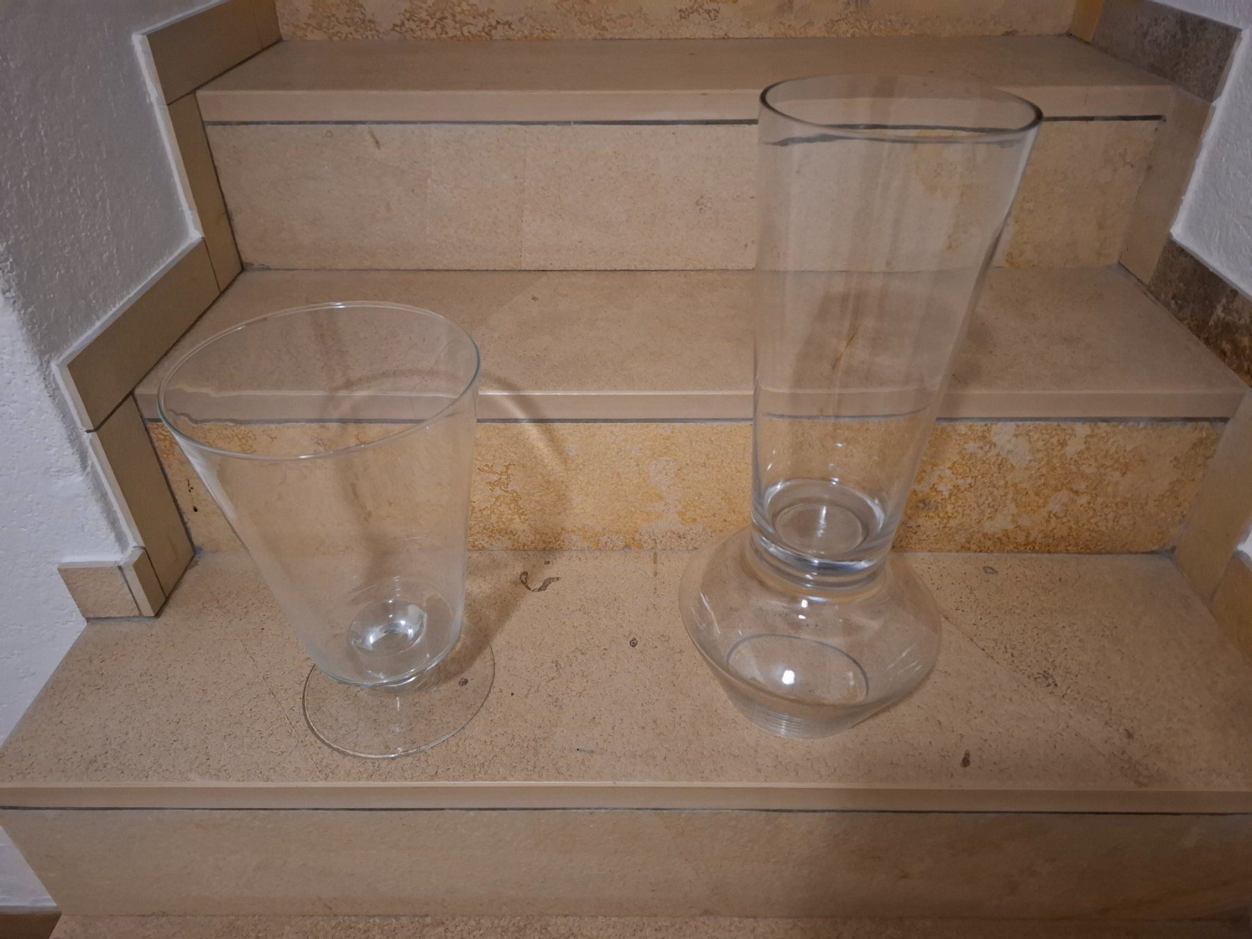 Vasi & Recipienti: 2 formschöne, dekorative Blumenvasen - Glas – Usato da Oberweningen venduto da Hermes010