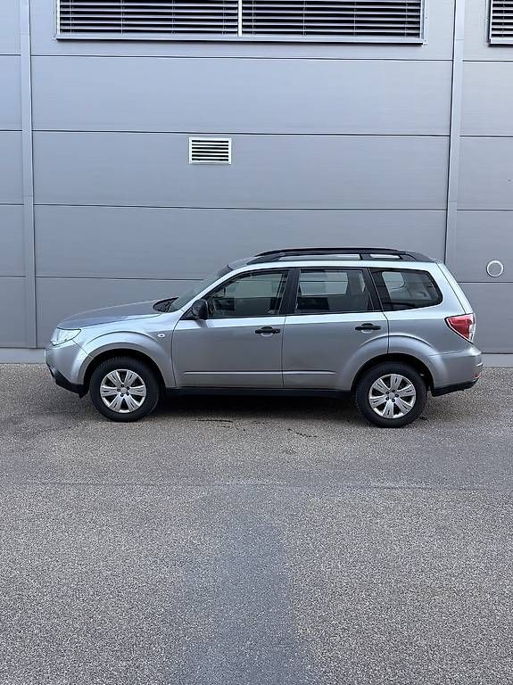 Autos: Subaru Forester 2.0X AWD – Gebraucht aus Einsiedeln von lar_t2q9 1