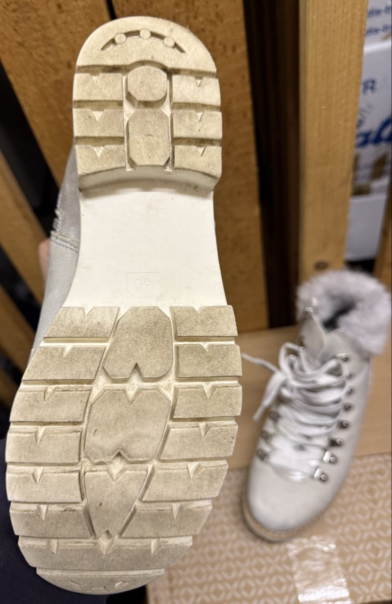 Scarpe da donna: Winterstiefel mit Fell, grau, Gr. 40, Grau – Usato da Basel venduto da AninaAti 2
