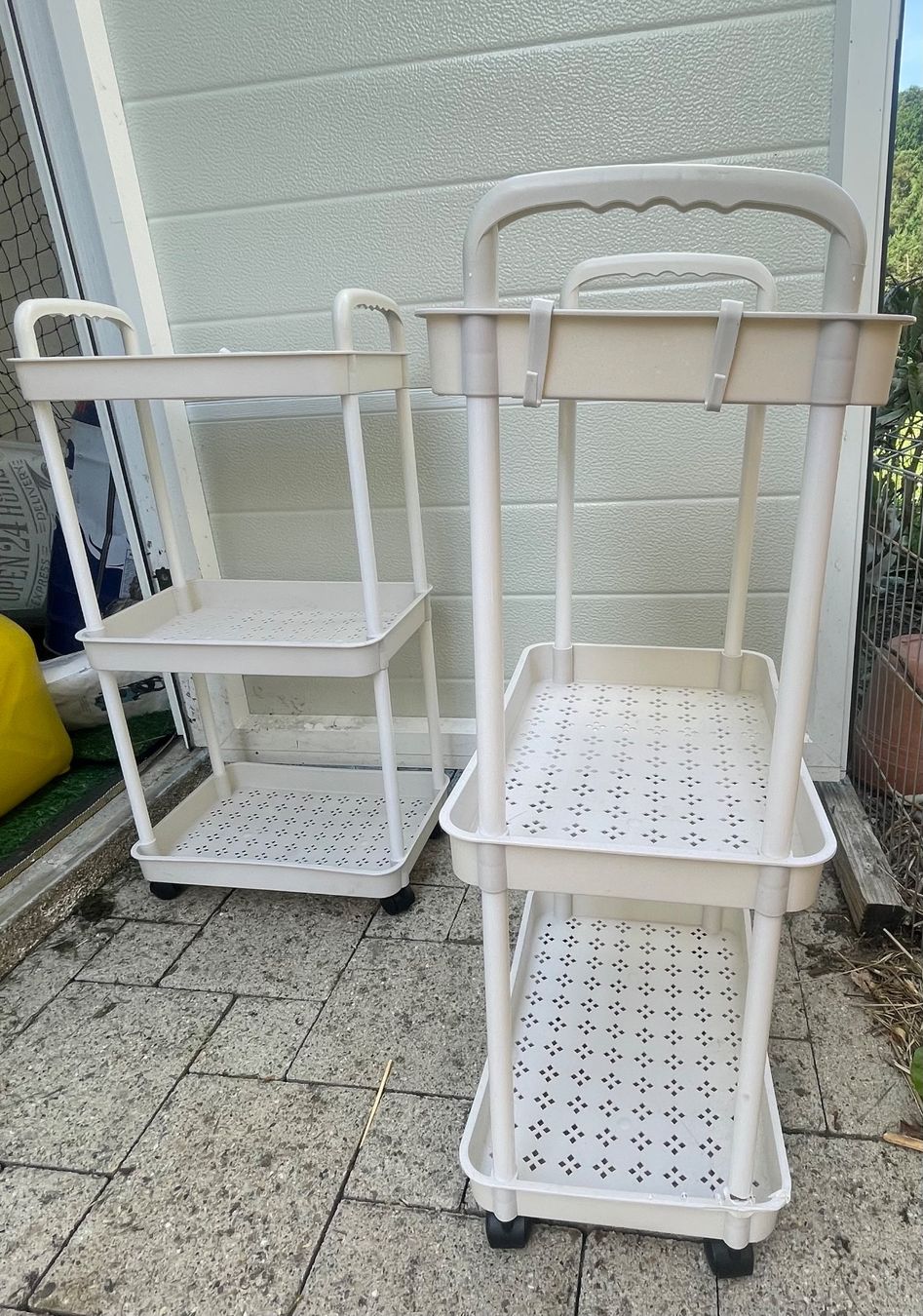 Scaffali: Weisses Rollregal mit 3 Ablagen auf Rollen. – Usato da Winterthur venduto da Lalacla 1