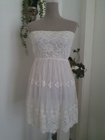 Hellbeiges Spitzenkleid Gr S/M "made in italy"