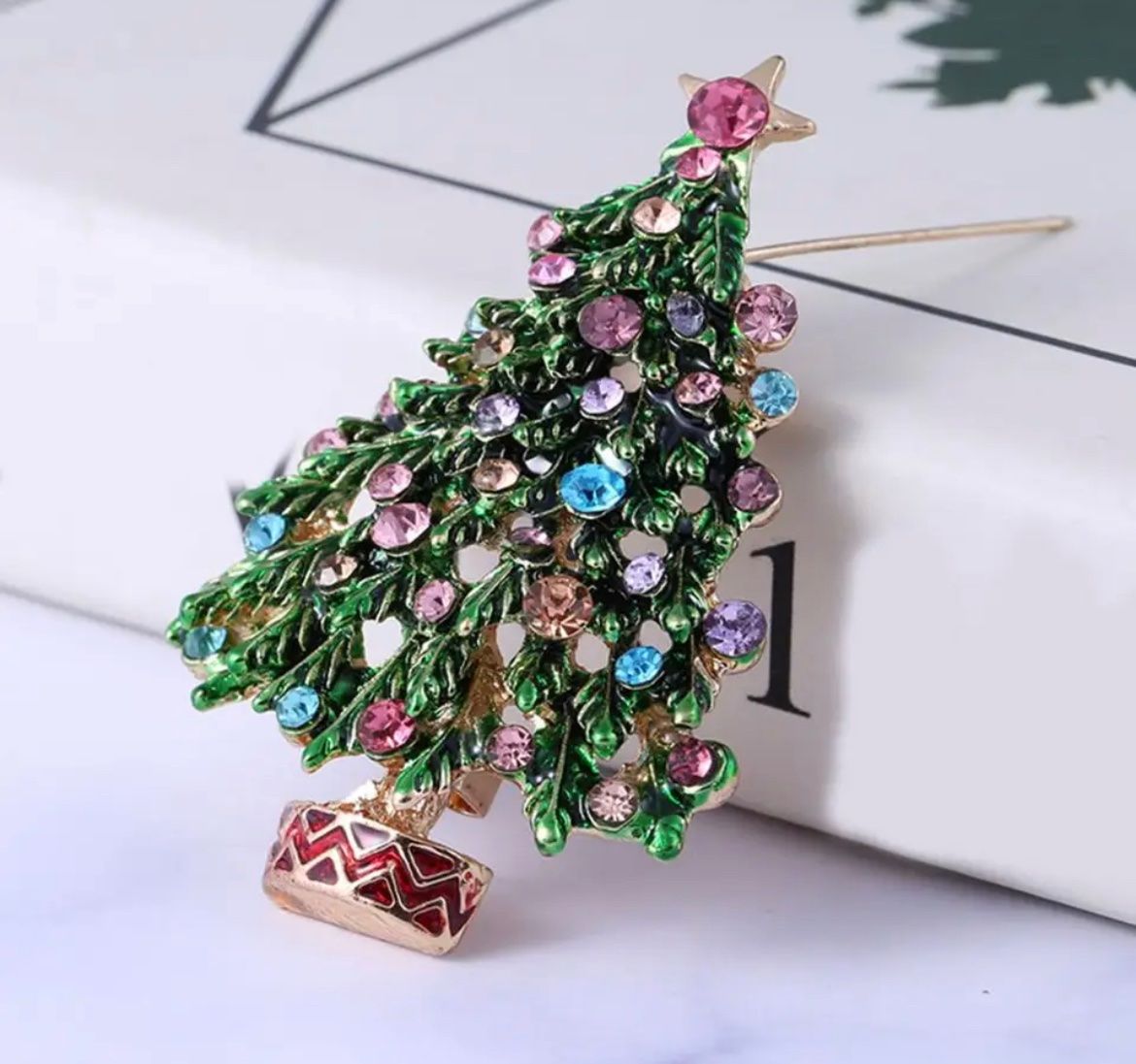 Spille & Fermagli: Brosche Christbaum ( Weihnachtsbaum) – Nuovo (secondo la descrizione) da Gams venduto da Mariawicca