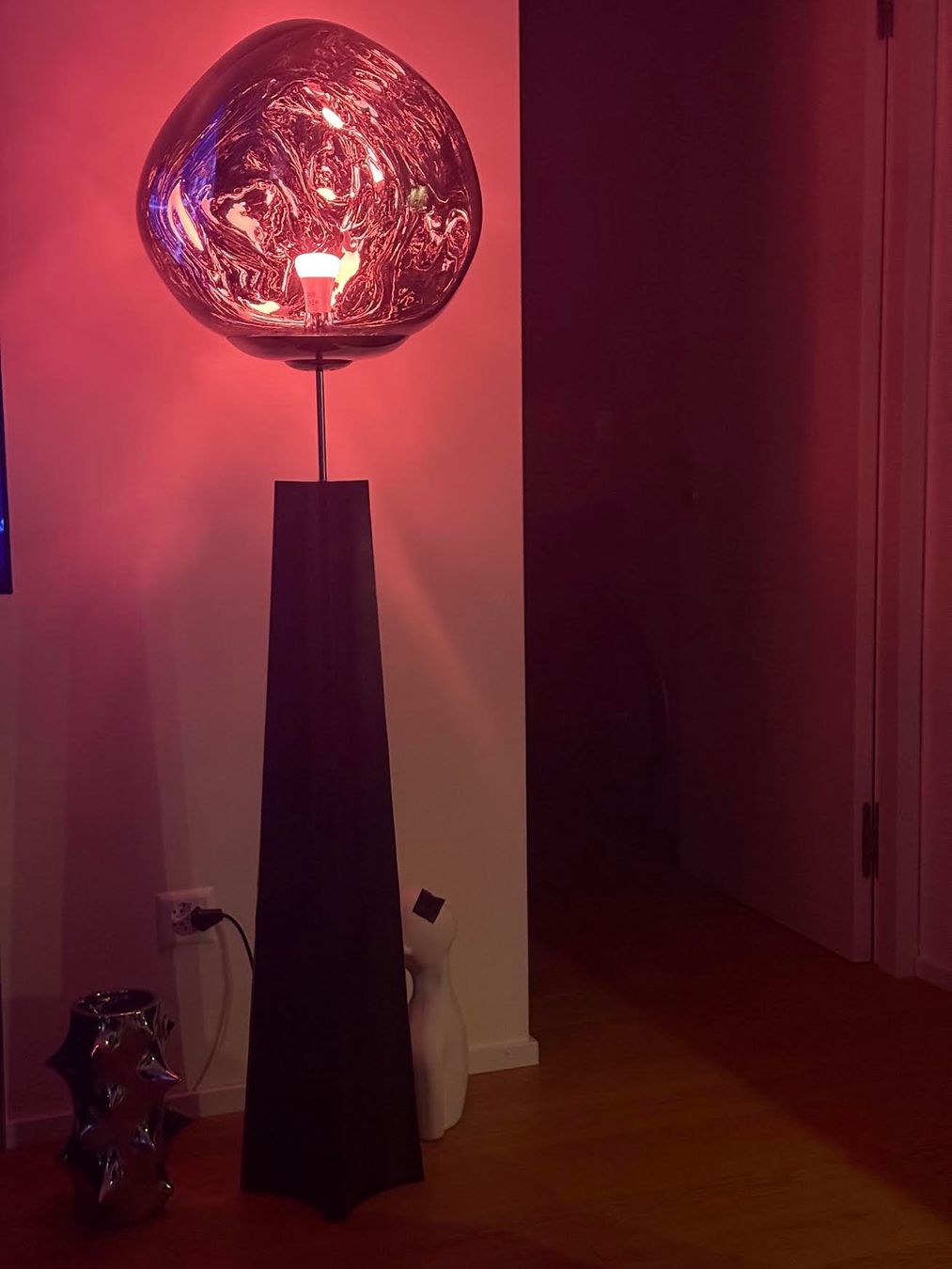 Tom Dixon Lampade: Melt Cone Fat Lampadaire Tom Dixon Led-Color télécommandé – Nuovo (secondo la descrizione) da St-Aubin-Sauges venduto da Vente-Articles 6