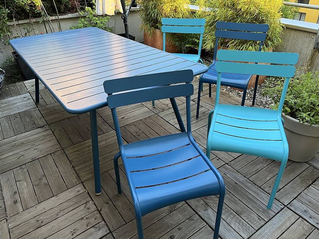 Set di tavolo e panche: Fermob Tisch und 6 Stühle – Usato da Zürich venduto da vieirasouto 4