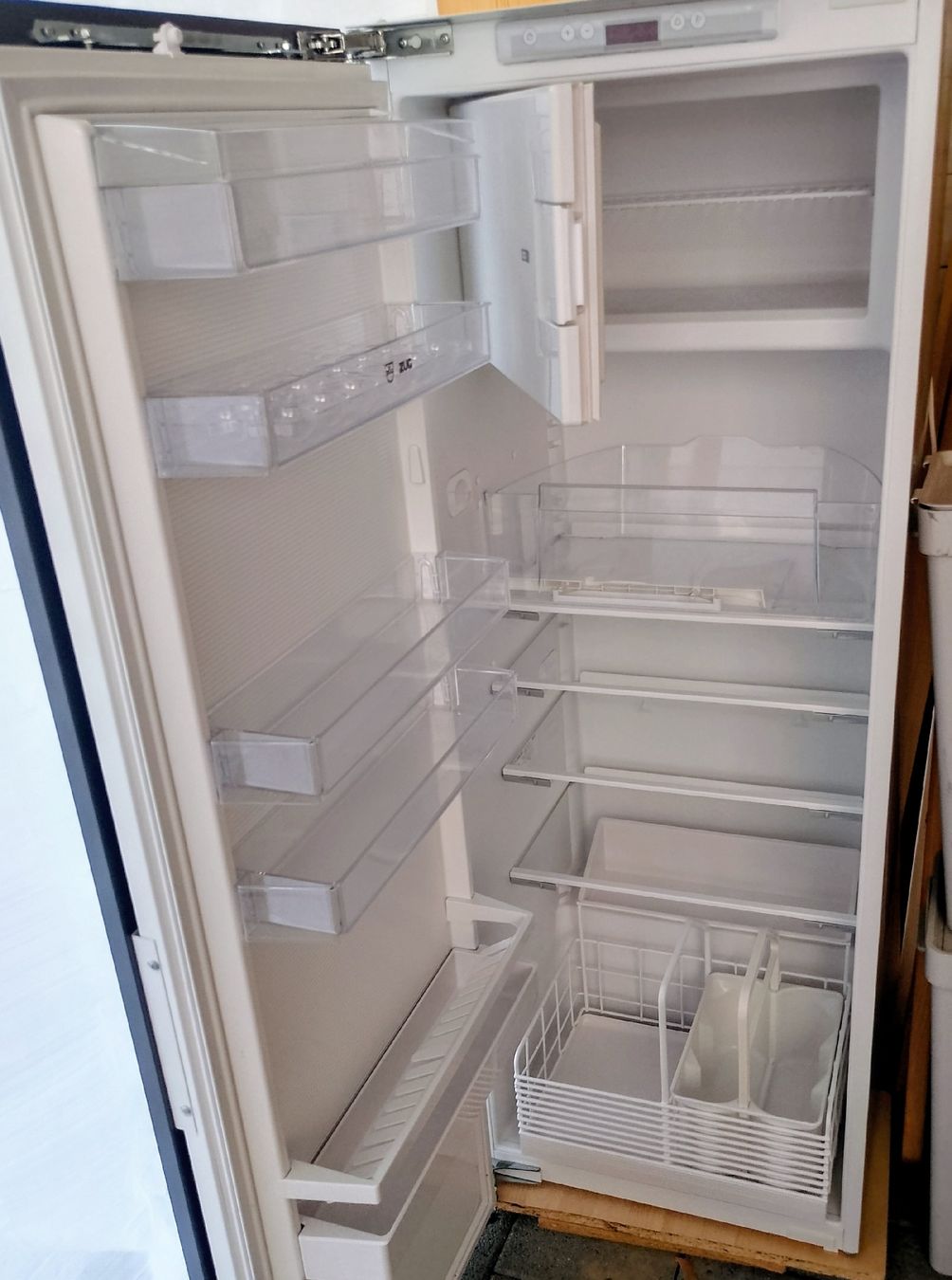 V-Zug Frigoriferi: V-ZUG EK1212-E, Kühlschrank, 281L – Usato da Leibstadt venduto da jur_q6rl 1