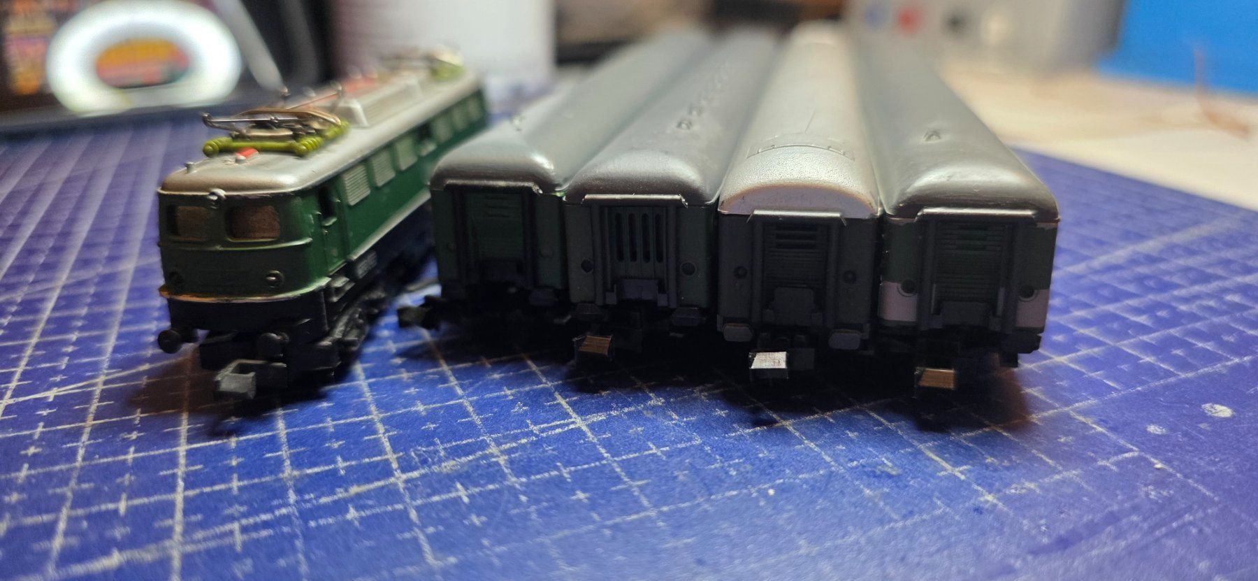 Arnold Trains électriques: Arnold DB E40 mit 4 personenwagen Analog – D'occasion à Hochfelden par Danizh0 5
