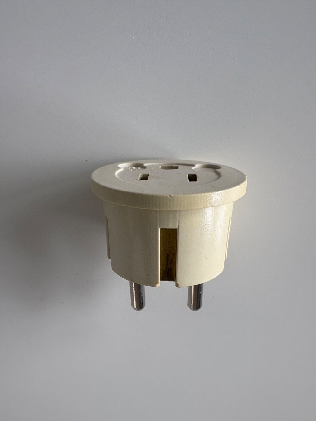 Laufwerke & Adapter: Adaptateur Europe vers USA – Gebraucht aus Lausanne von opi_92cn