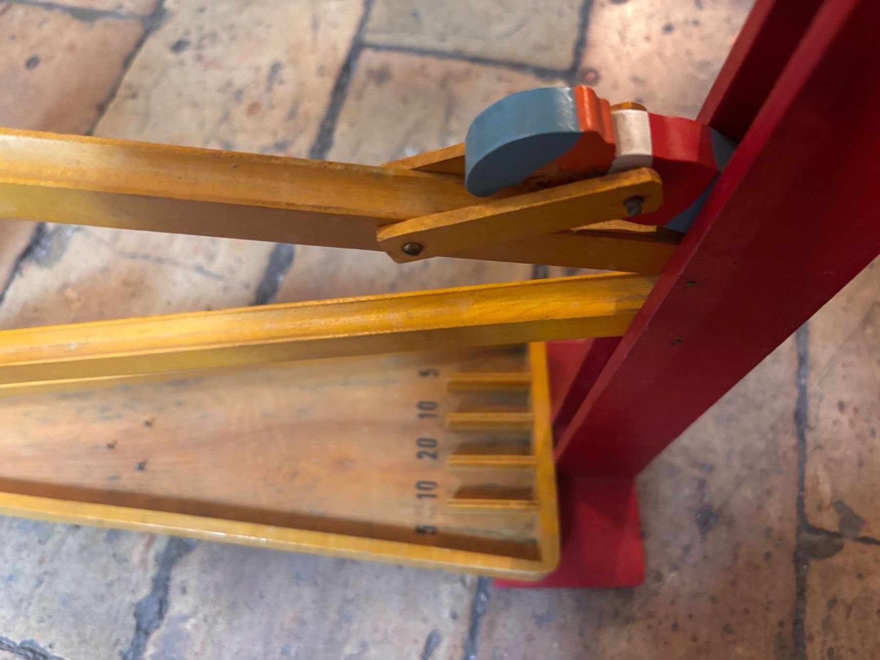 Spielzeuge: Antike "Chügelibahn" mit Figuren – Gebraucht aus Zürich von ScoutFinch 1