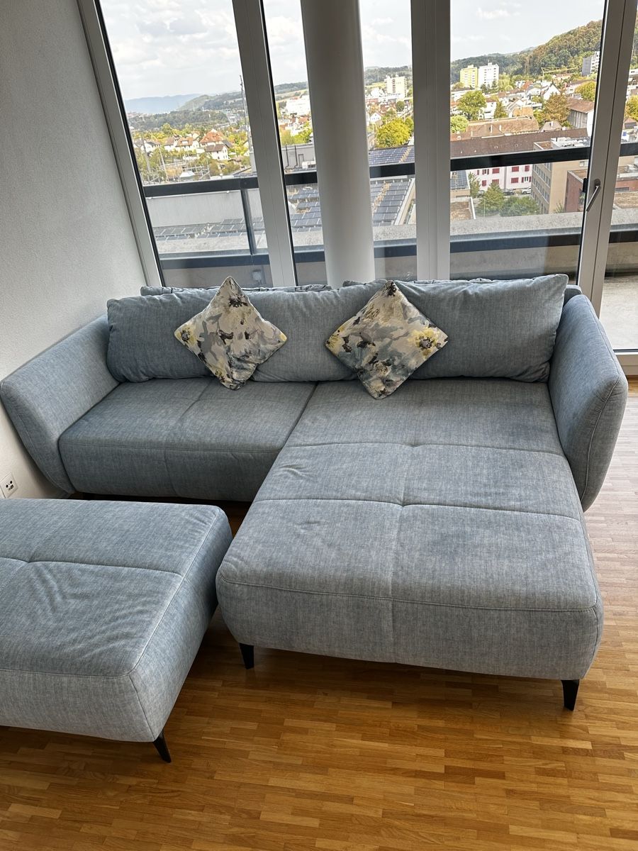Divani: Ecksofa mit Ottomane hellblau sehr guter Zustand – Usato da Pratteln venduto da pat_v25v