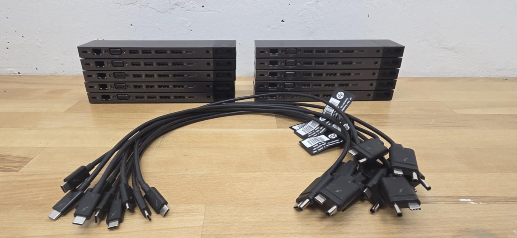 Hewlett Packard Docking station: 20 x HP Elite Thunderbolt 3 Dock, Daten Kabel – Usato da Felsberg venduto da umbi2018