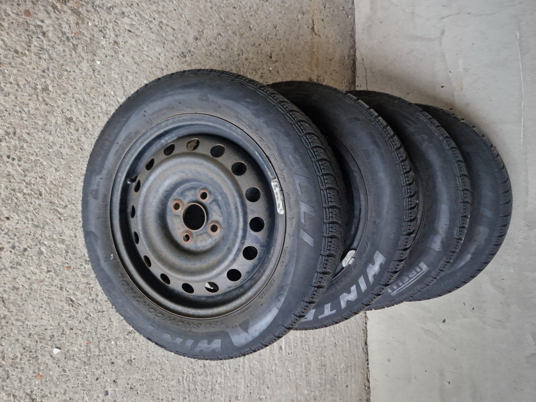 Pirelli Pneumatici & Ruote complete: Winterreifen 175 65R 15 – Usato da Reichenburg venduto da Logan2012