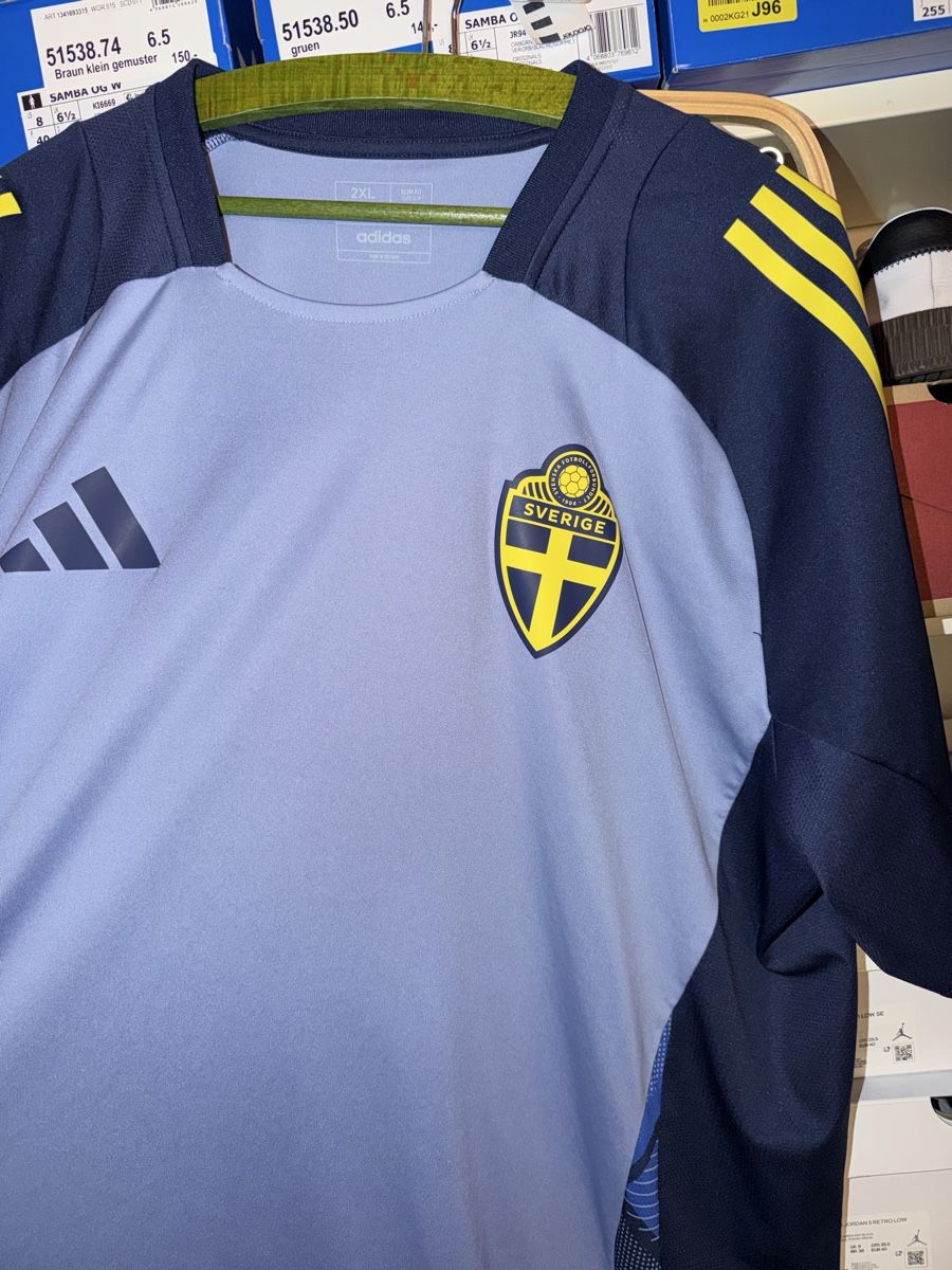 Adidas Canottiere & Pantaloni: Schweden Trainingstrikot, 2XL – Usato da Gutenswil venduto da jus_nr7h 3