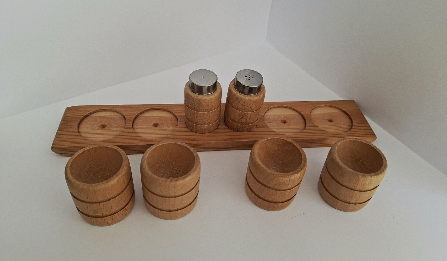 Altre Stoviglie: Vintage 7-teiliges Eierbecher Set aus Holz – Usato da Dietikon venduto da Magi2 2