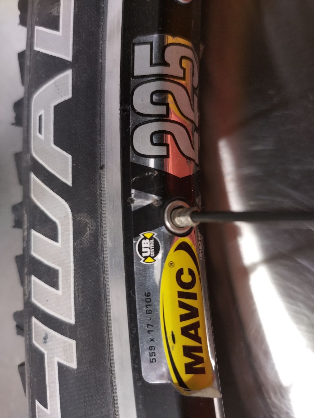 Pneumatici & Ruote complete: 26 Zoll Rad mit schnellspanner  – Usato da Hombrechtikon venduto da findik 9