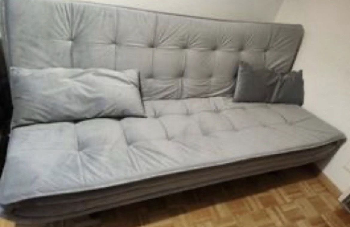 Sofas: Graues Schlafsofa – D'occasion à Sargans par metalhead07