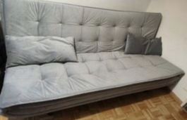 Graues Schlafsofa