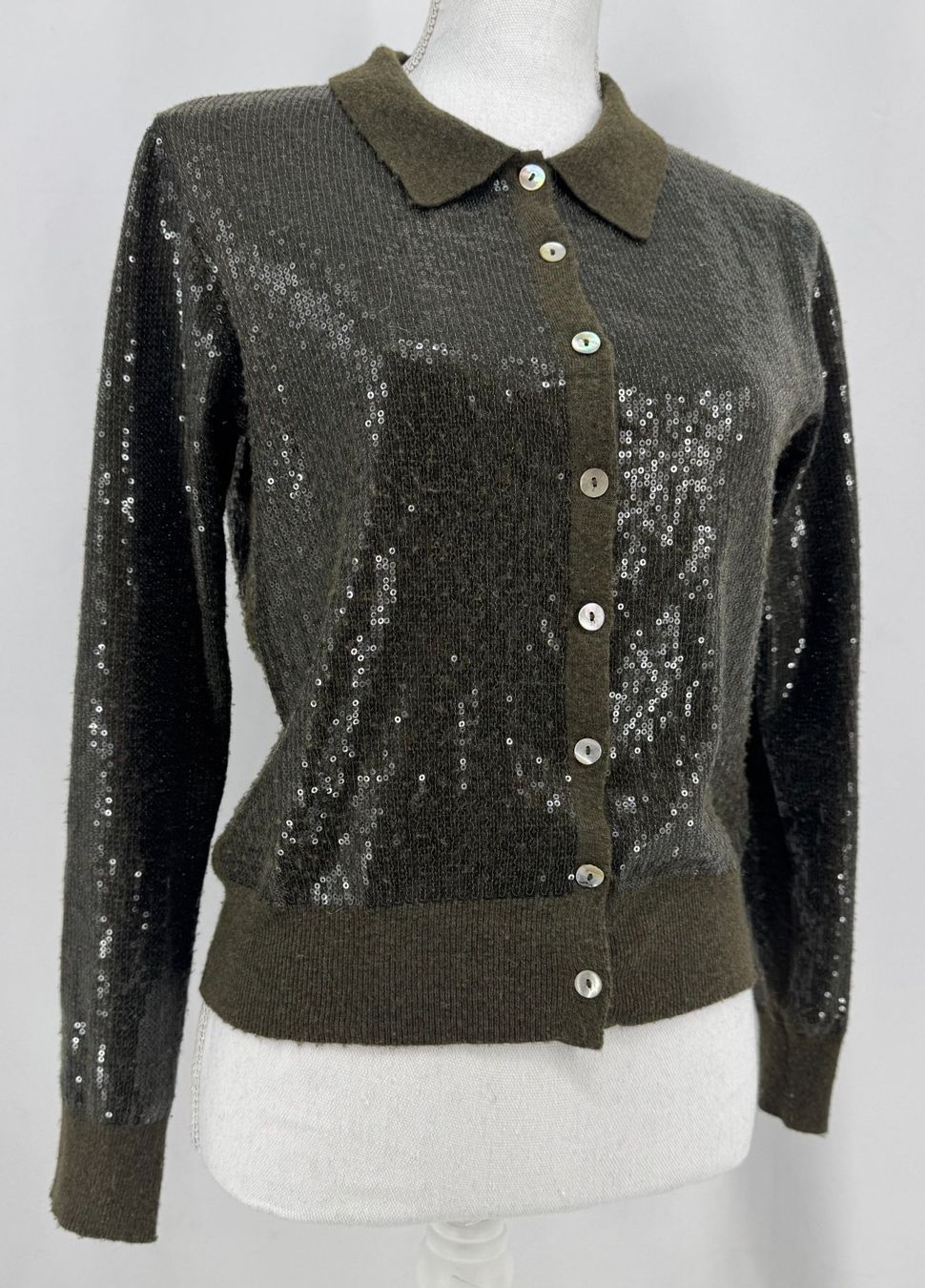 Zara Pullover & Sweatshirts: ZARA Pull en Maille Khaki à Sequins, Boutons Nacrés, S – Gebraucht aus Lausanne von PlusValue_Lausanne
