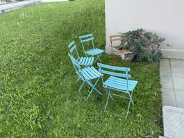 Gartenstühle BISTRO, 4x türkis, 1x Holz/rot, klappbar, top!
