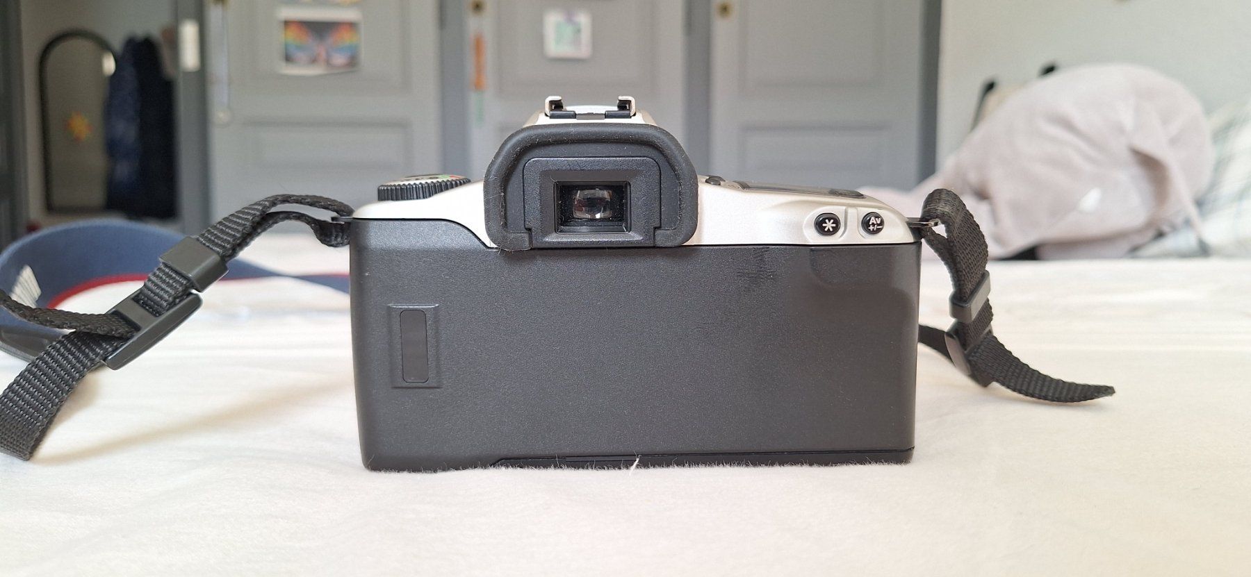 Canon Kamera: CANON EOS 300 analogique – Gebraucht aus Travers von pelayoo77 1
