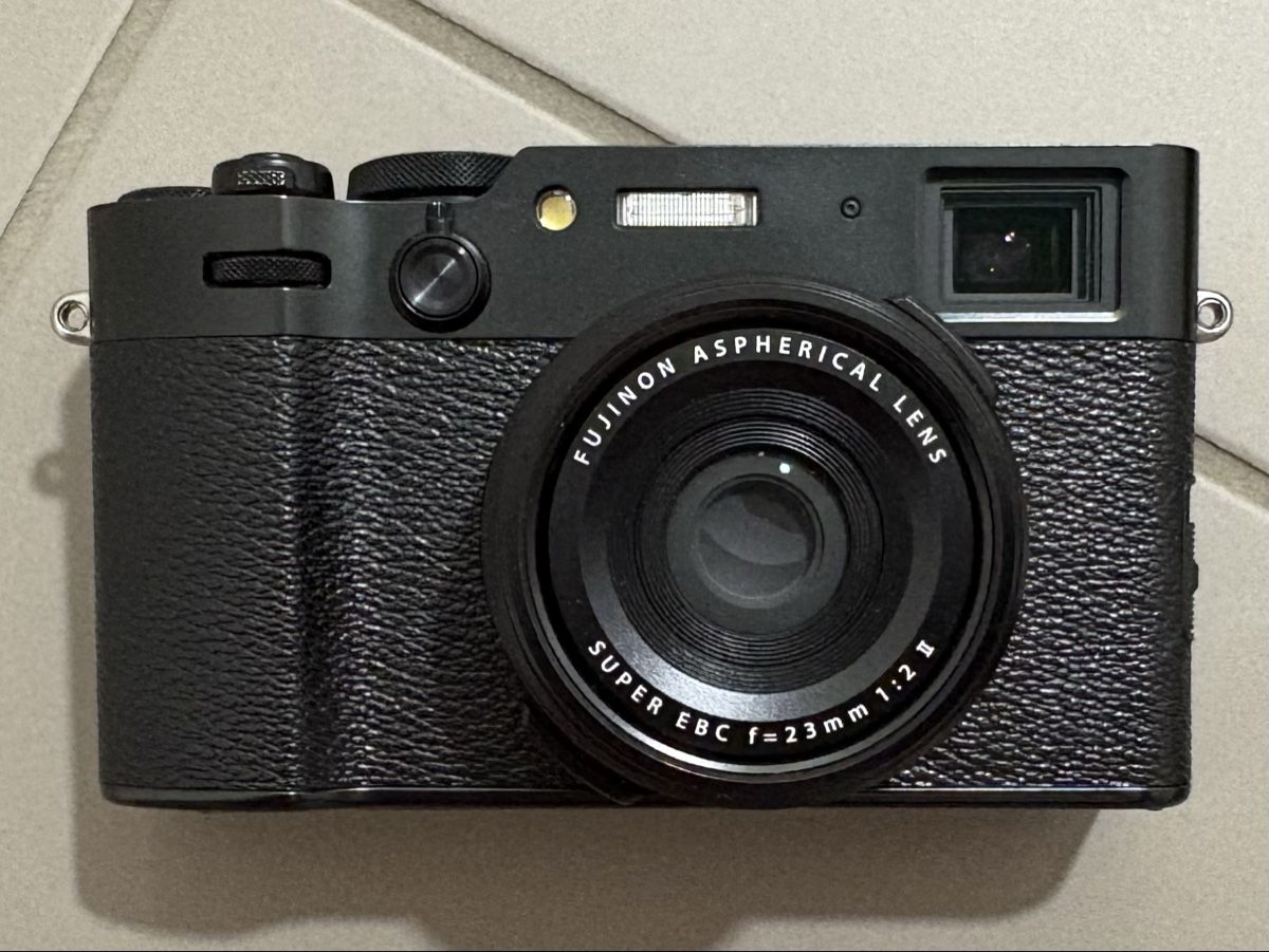 Fujifilm Appareil photo: Fujifilm X100VI + compléments optiques  – D'occasion à Troinex par Cedroulet 1