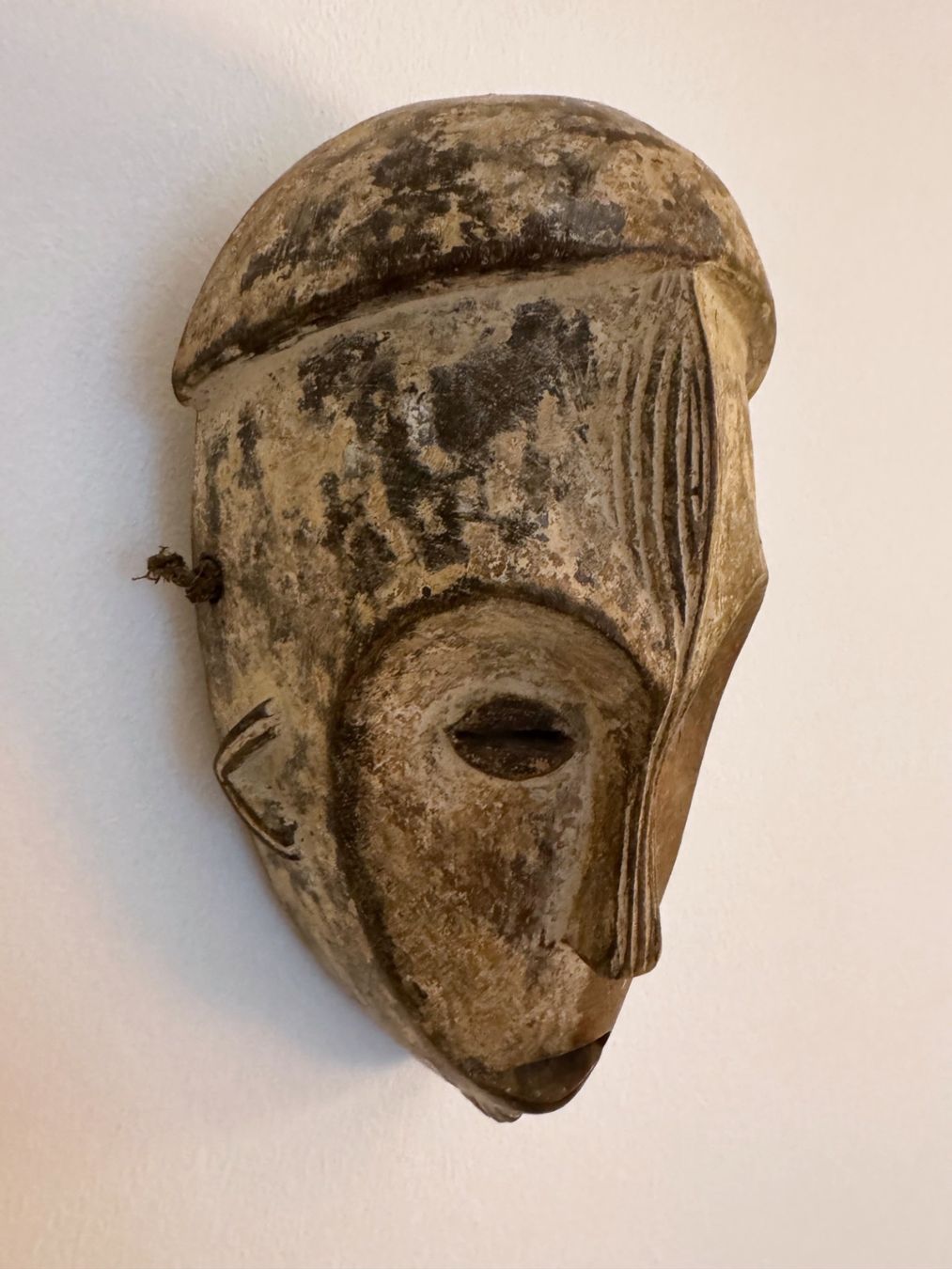 Internationale Kunst: Ngbandi-Maske, Kongo – Holz, polychrom gefasst, ca. 28 cm – Gebraucht aus Zürich von willson-quayle 1