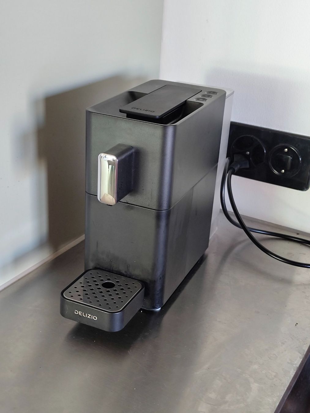 Delizio Macchine per caffè & Macchine per espresso: Delizio Carina Kapselmaschine, anthrazit – Usato da Regensdorf venduto da kat_5n2y