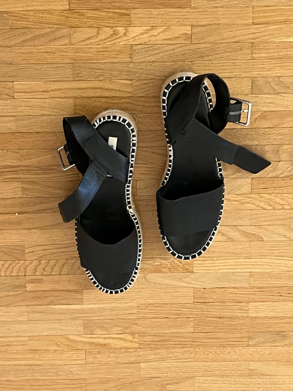 Pull&Bear Scarpe da donna: Pull&Bear Black espadrille platform sandals – Usato da Zürich venduto da Marghensy 2