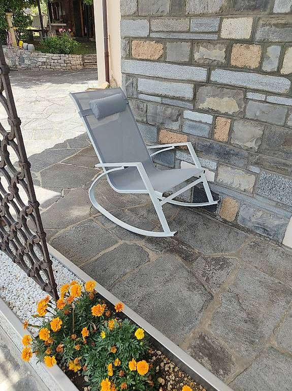 Chaises: Sedia a dondolo x giardino – D'occasion à sigirino par rossmi