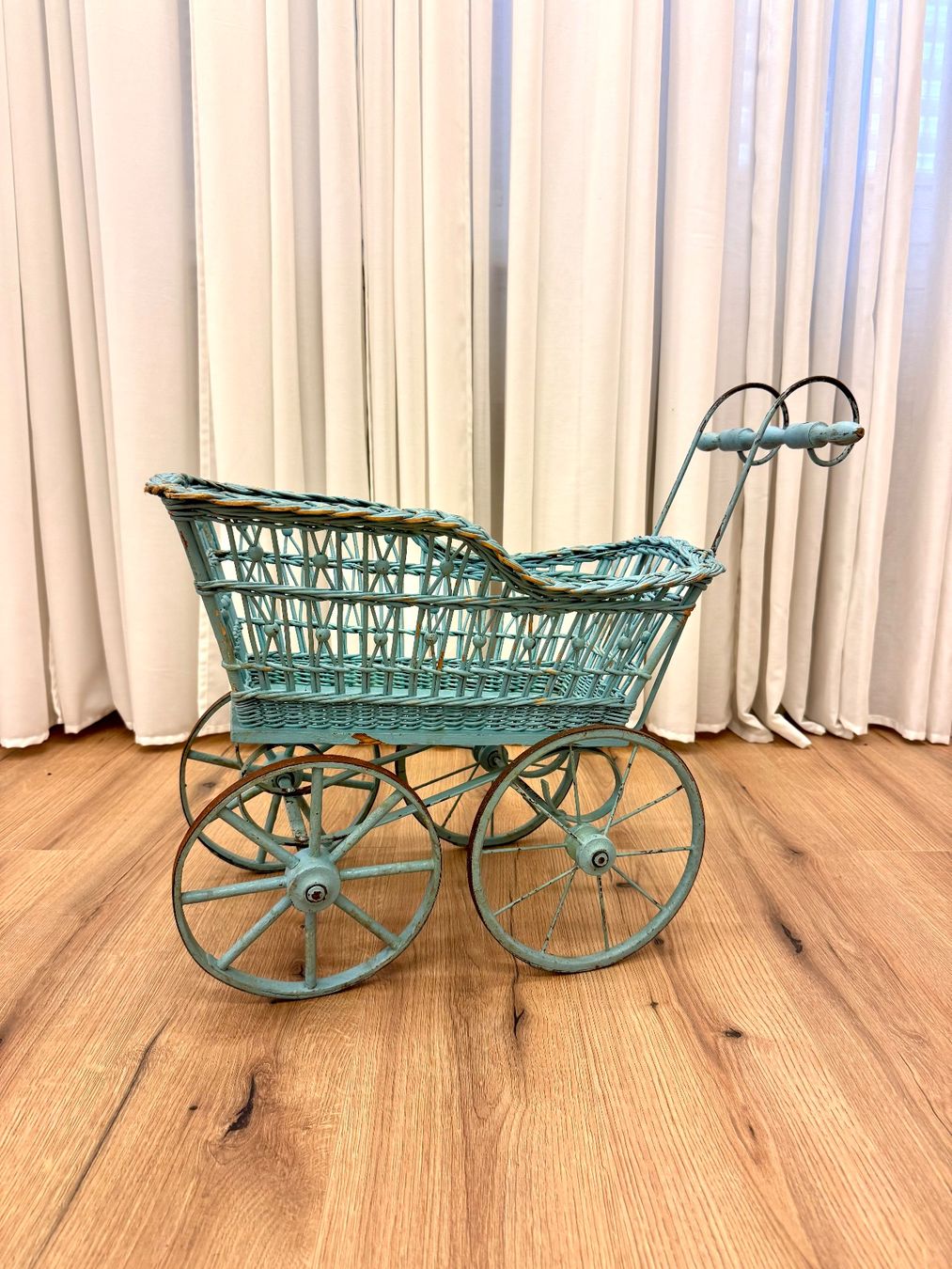Carrozzine per bambole: Nostalgischer Puppenwagen – Usato da Appenzell venduto da sto_v2yv